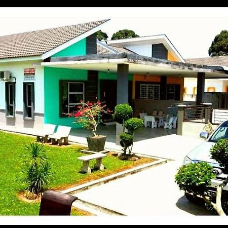 Taiping Homestay Husna Afina Exterior foto