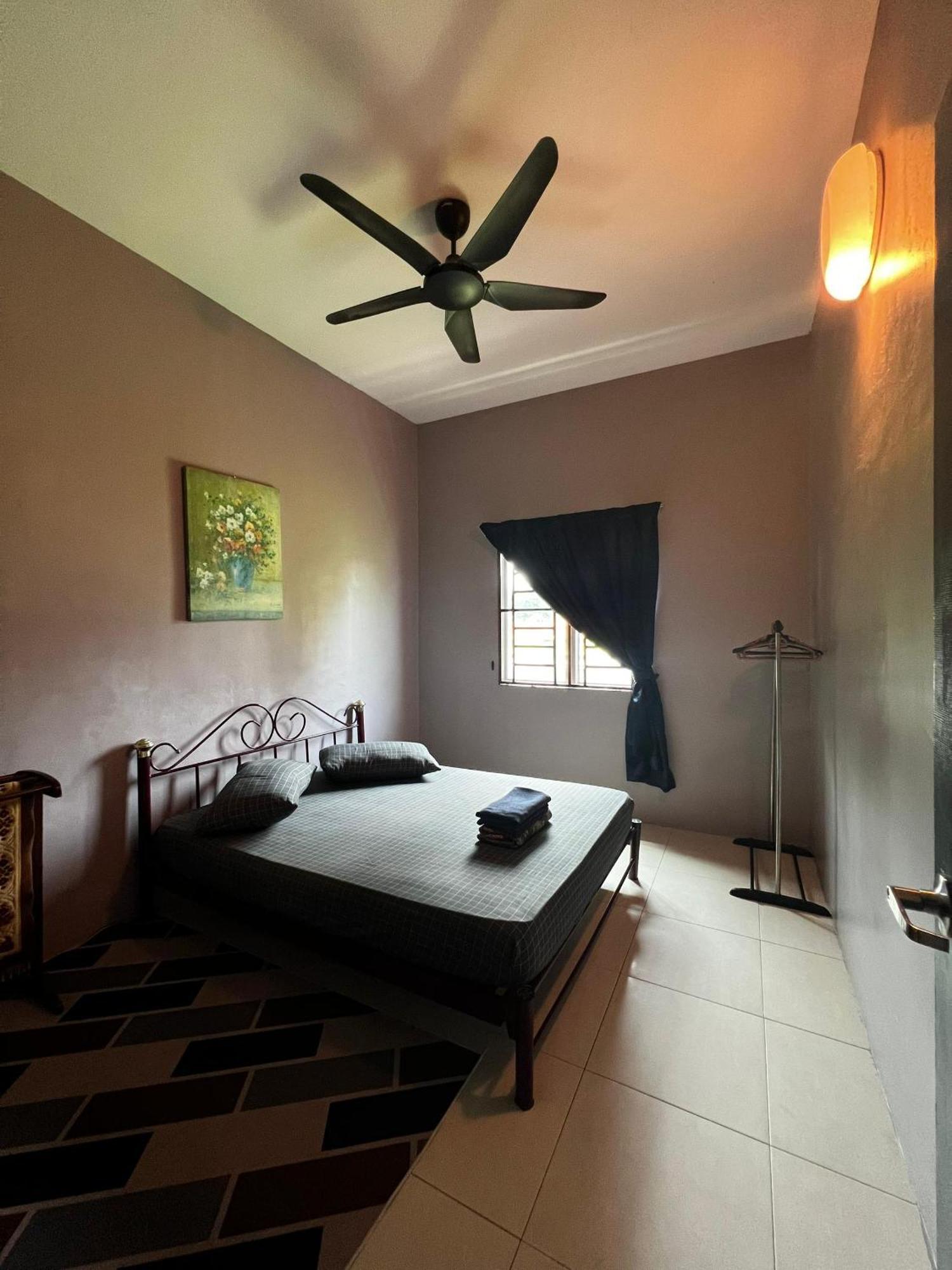 Taiping Homestay Husna Afina Exterior foto