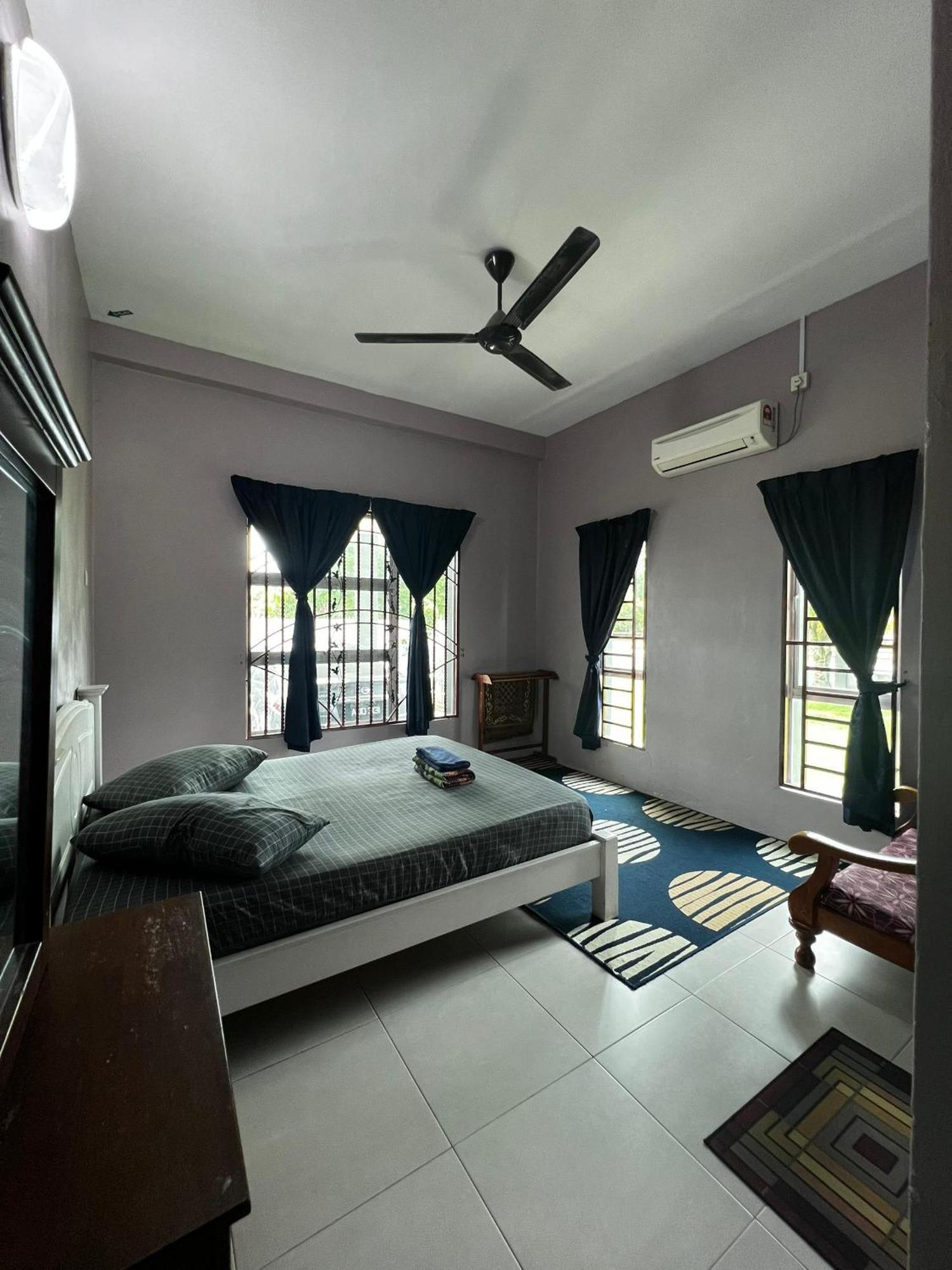 Taiping Homestay Husna Afina Exterior foto
