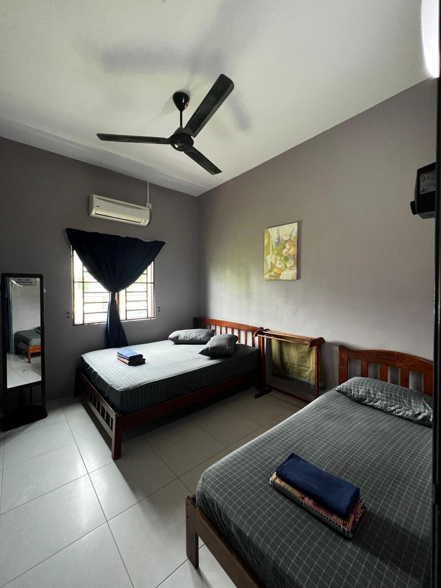 Taiping Homestay Husna Afina Exterior foto